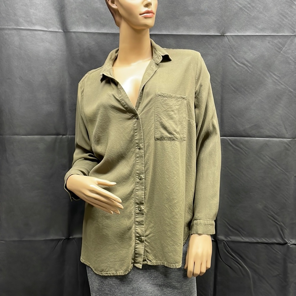 Divided H&M Olive Green Long Sleeve Button Down Shirt